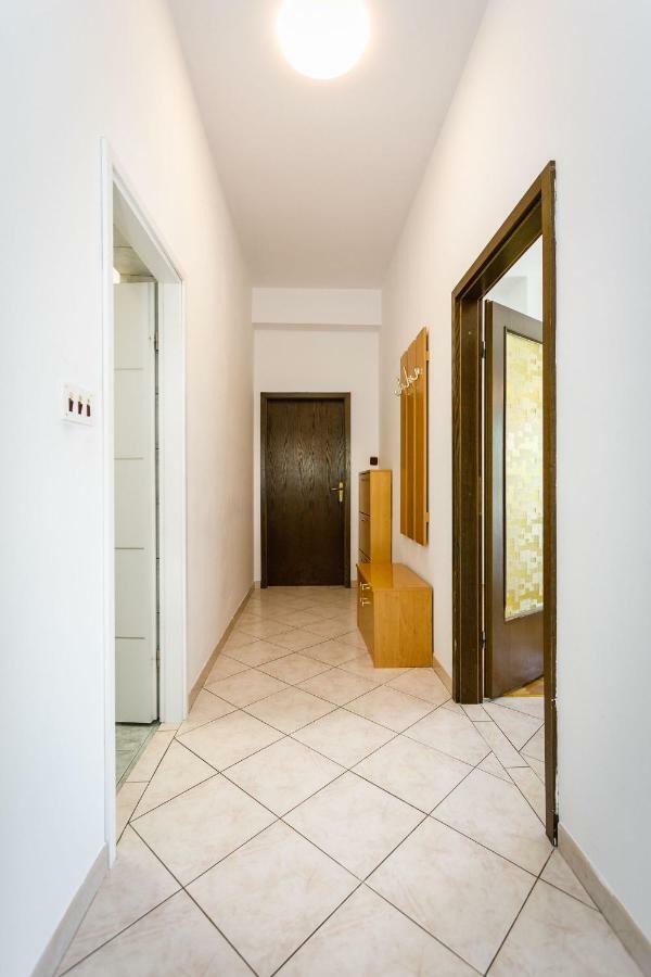 Apartments Mate Balote 54 Krk Exterior photo