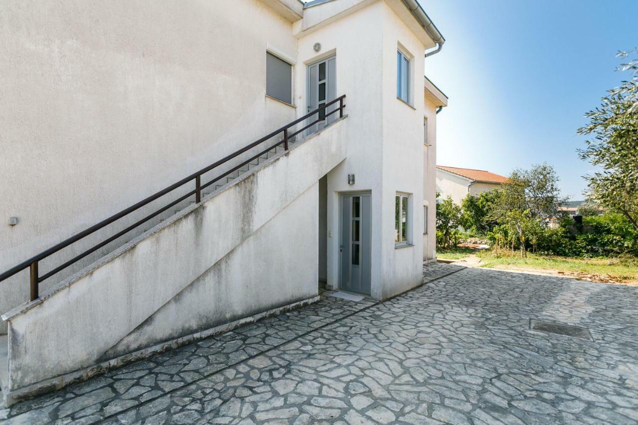 Apartments Mate Balote 54 Krk Exterior photo